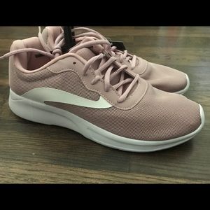 NWT Woman’s Athletics Works Shoes